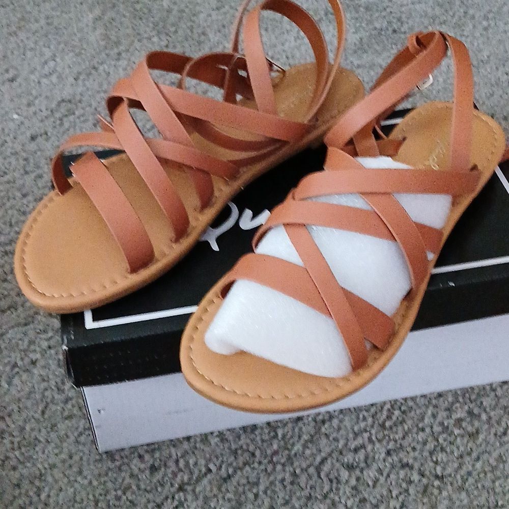 Qupid   camel color strappy sandals  Sz 6.5  NWT